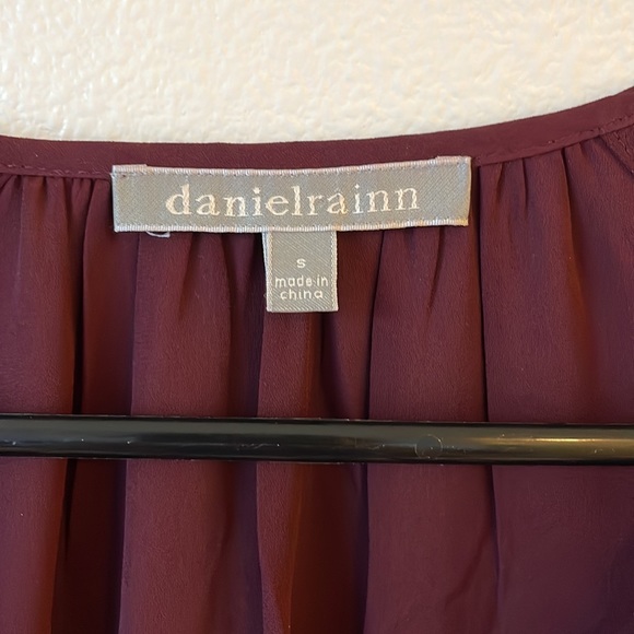 Daniel Rainn maroon color Hade Crochet Detail maternity blouse - Picture 3 of 7